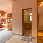 Zostel Manali, Burwa
