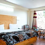 New Radhika Guest House