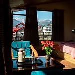 New Radhika Guest House