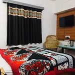 Hotel Shingar Mall Road Manali