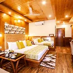 Suryansh Regency Manali Centrally Heated Air Cooled With Private Balconies
