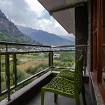 Suryansh Regency Manali Centrally Heated Air Cooled With Private Balconies