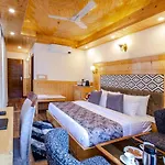 Suryansh Regency Manali Centrally Heated Air Cooled With Private Balconies