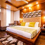 Suryansh Regency Manali Centrally Heated Air Cooled With Private Balconies