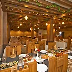 Hotel Avishi Greens