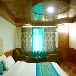 Hotel Rishi Palace