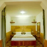 Hotel Rishi Palace