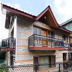 Oyo 7007 Manali Village Cottage