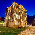 Fabhotel La Kailasha Cottage