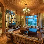 Saffronstays Monarch Manor, Manali - Regal Mansion