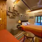 Autumnred Cottage Manali
