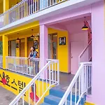 Whoopers Hostel Manali
