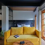 Naiden Luxury Apartments By Poshtel
