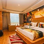 Hotel Old Smugglers With Balcony Mountain View Ac Hot And Cold Near To Hadimba Temple Near To Mall Road#Free Pick From Volvo Bus Stand