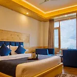 North Deodar Avenue, Manali