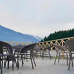 North Deodar Avenue, Manali