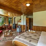 Stayvista At Himalayan Retreat