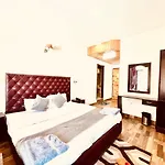 Hotel Hadimba - A Mountain View With Parking , Manali