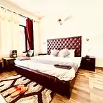 Hotel Hadimba - A Mountain View With Parking , Manali
