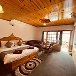 Hotel Hollywood - Top Rated & Most Awarded Property In Manali