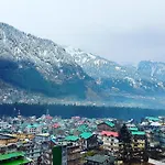 Goroomgo New Ambika Mall Road Manali Near Durga Temple -Mahadev Temple-Hidimba Temple - Prime-Location-And-Spacious-Room With Luxury Room And Parking Facilities