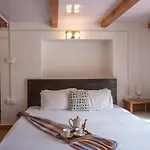 Stayvista At Woodville - Raison - Pet Friendly - Movie Projector - Alfresco Dining