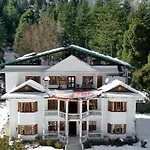 Stayvista At The Lama House With Huge Lawn And Valley View