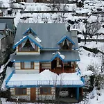 Stayvista At Jodhpur House - Pet Friendly 3Bhk Villa In Manali