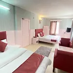 Hotel Meadows View, Near Mall Road Manali