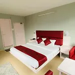Hotel Meadows View, Near Mall Road Manali