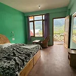 Rasta Cafe And Lodge