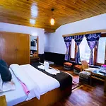 Hamta View Hill-Top On Mall Road Manali