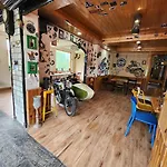 Throttle Shrottle Moto Hostel