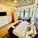 Hotel Link Manali-River View