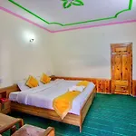 Hotel Thakur