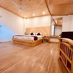 The Manali Castle - Majestic Mountain Retreat