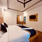 The Manali Castle - Majestic Mountain Retreat