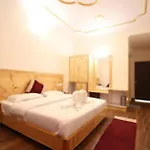 Goroomgo Hotel Saras Manali - Near Hadimba Devi Temple - All Room Attached Balcony With Mountain View - Parking Facilities & Spacious Room