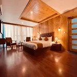 Tata Vista Resort Mall Road Manali - Centrally Heated & Air Cooled