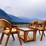 Hotel Lee Green, On Mall Road Manali
