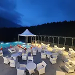 The Orchard Greens Resort - A Centrally Heated Property