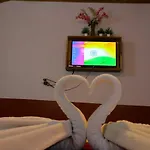 Hotel Hilltop At Mall Road Manali With Open Terrace