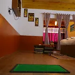Hotel Hilltop At Mall Road Manali With Open Terrace
