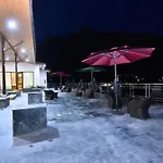 Hotel Snowcrests Manor