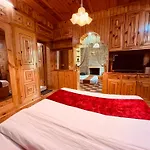 Shree Ram Cottage, Manali ! 1,2,3 Bedroom Luxury Cottages Available