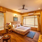 Stayvista At Amritalaya With Bonfire & Lawn