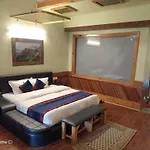 Goroomgo Hotel Bd Resort Manali - Excellent Stay With Family, Parking Facilities