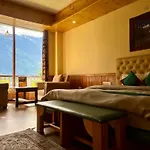 Goroomgo Hotel Bd Resort Manali - Excellent Stay With Family, Parking Facilities