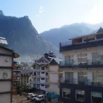Hotel Manali Queen
