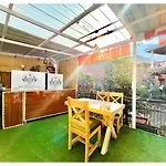 Ivy Cafe And Stay